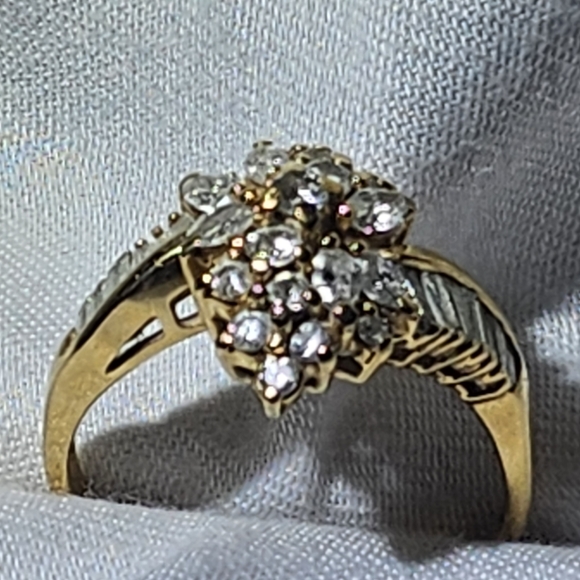 Diamond cluster design ring. - Picture 2 of 11